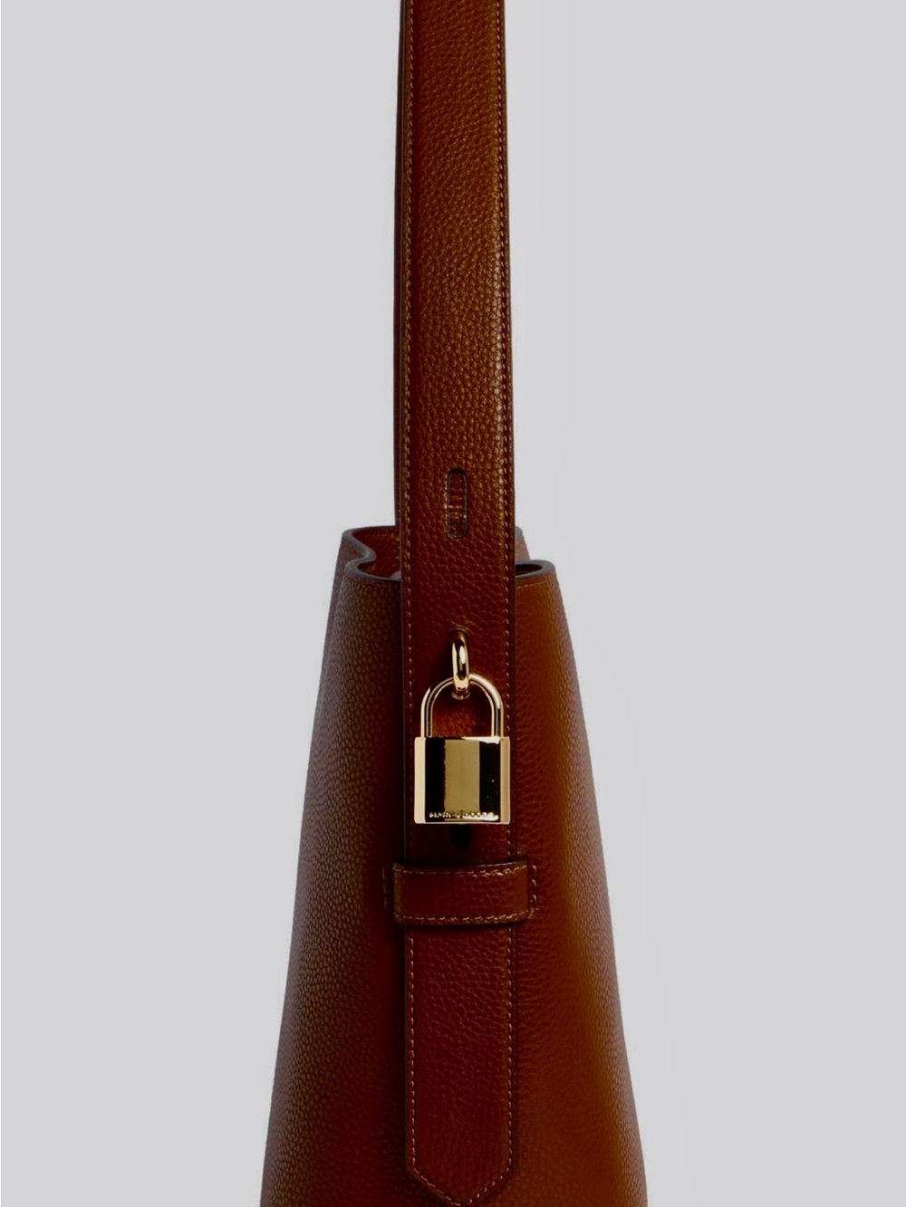 Marc Jacobs Brown Pebbled Leather Shoulder Bag with Gold Hardware - Picture 2 of 8